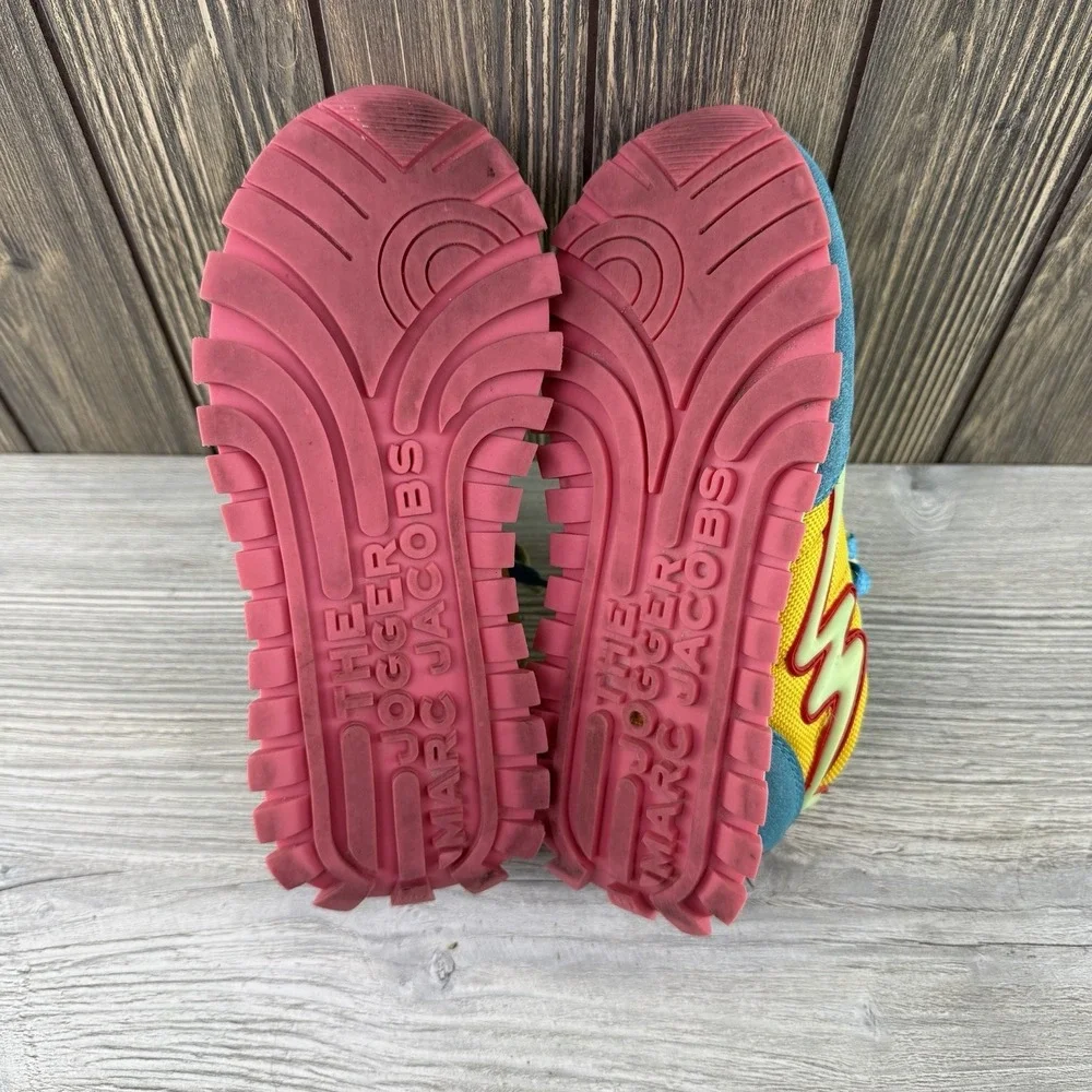 Marc Jacobs product pair